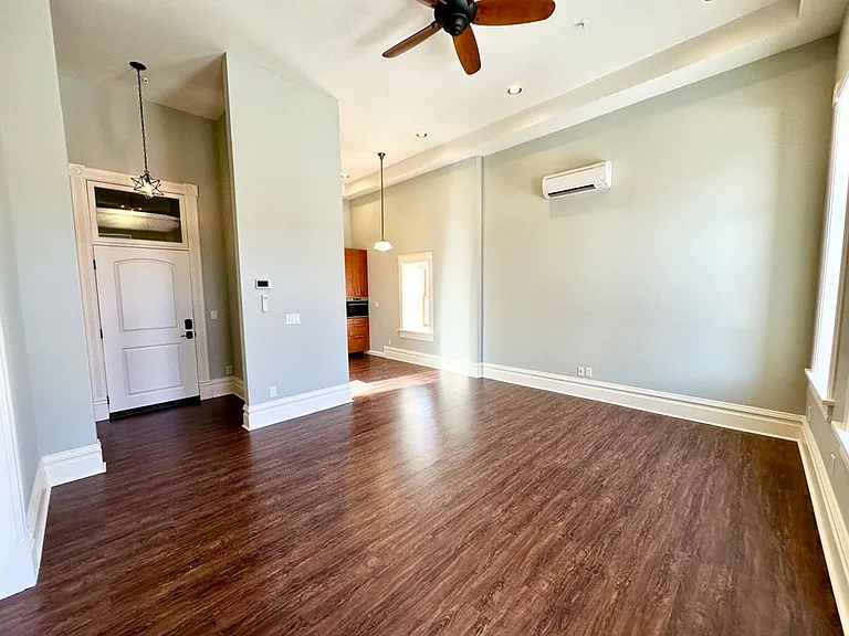 307 N Pearl St — Photo 27