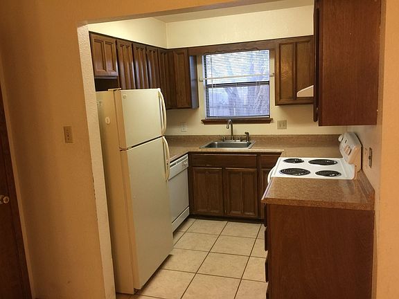 4th image of 2914 Alhambra Dr