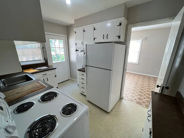 1710 Laramie St — Photo 2