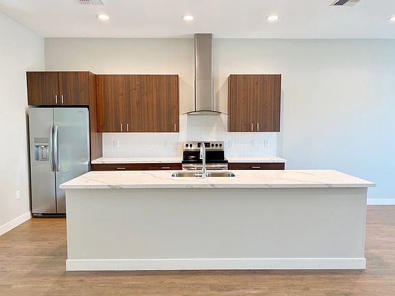 5th image of 915 E Missouri Ave #21