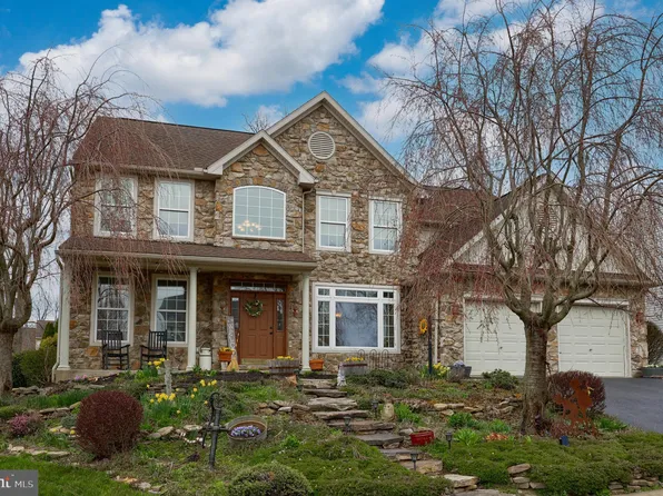 404 Mountain Blvd, Wernersville, PA 19565