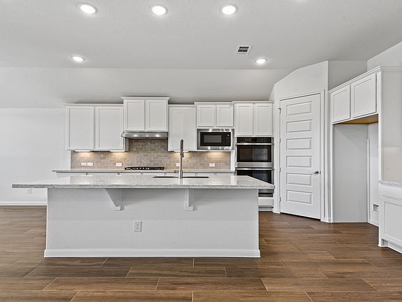 Spacious kitchen island