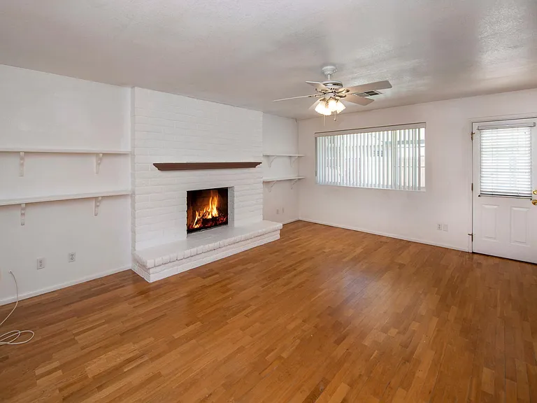 2405 E Huntington Dr — Photo 20