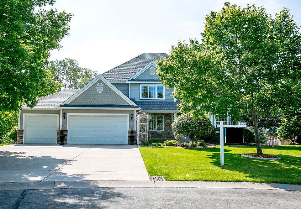 1st image of 9509 Woodlawn Ct N