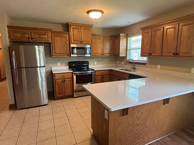 4701 Deerfield Dr — Photo 3