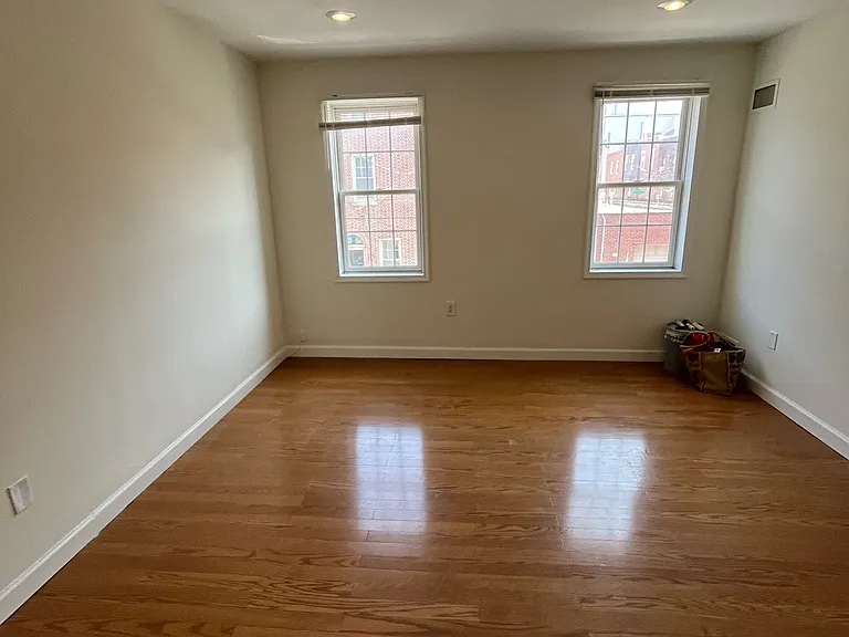 814 Fitzwater St — Photo 10