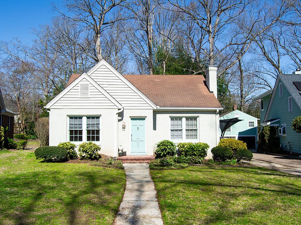 Perfect cottage centrally located in Plaza Midwood neighborhood _ just a 5-10 min walk/bike to grocery, restaurants, bars, and more! Also a quick drive to the hospitals and Uptown.