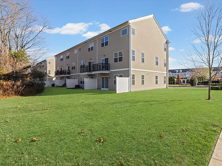 1 Creekside Way — Photo 4
