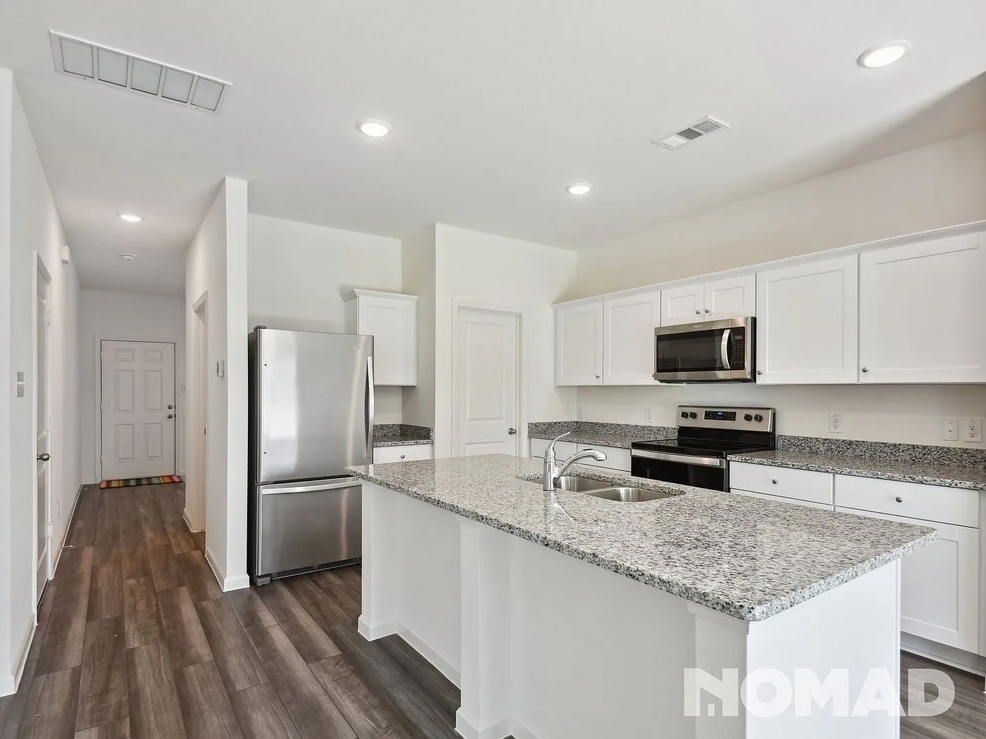 4 Bedroom Single Family Home in Crowley — Photo 2