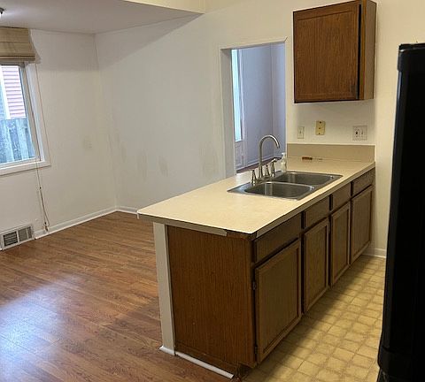 3rd image of 22 Wager Pl APT B