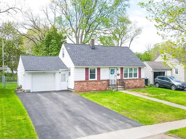 127 Newton Rd, Rochester, NY 14626