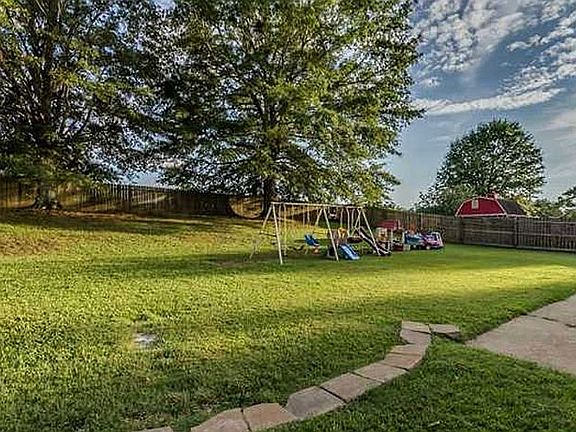 3rd image of 247 Sandbrook Ln