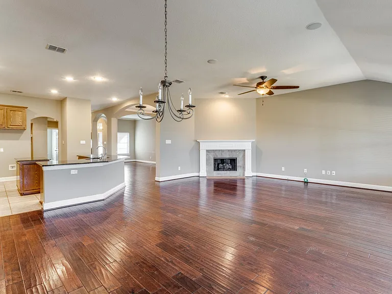 1241 Millers Creek Dr — Photo 7