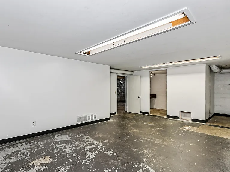 633 N Clayton Ave — Photo 11