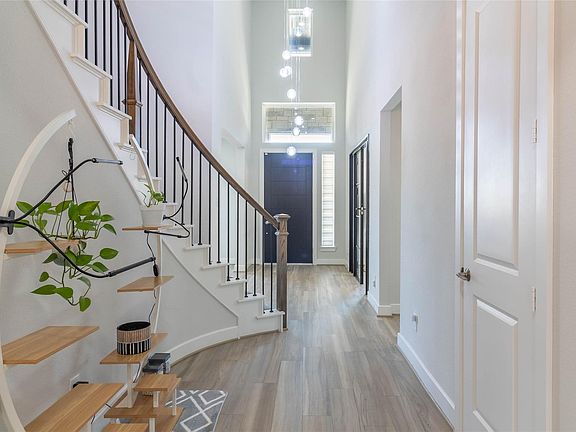 5th image of 21206 Aristad Ln