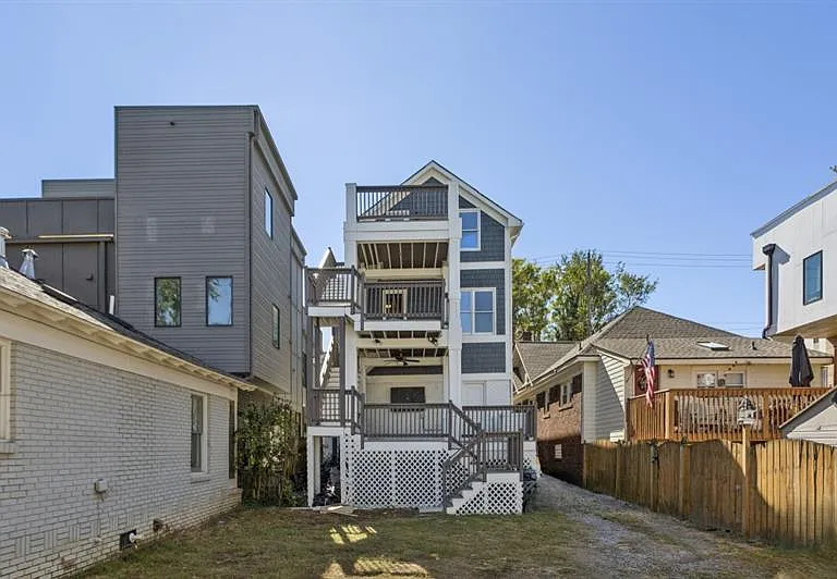 546 Highland Ave NE — Photo 39