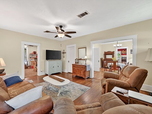 5th image of 801 S Hall St