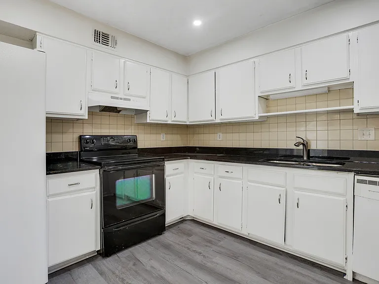6308 E Windsor Ln — Photo 9