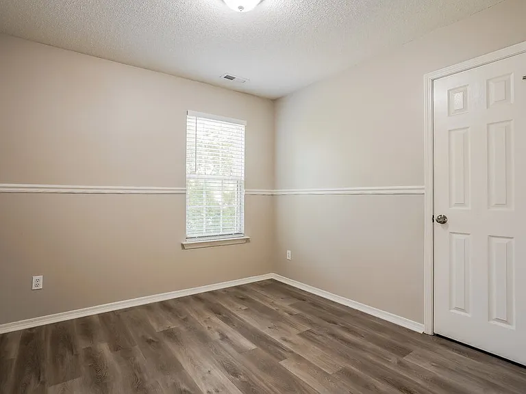 6333 Saybrooke Dr — Photo 15