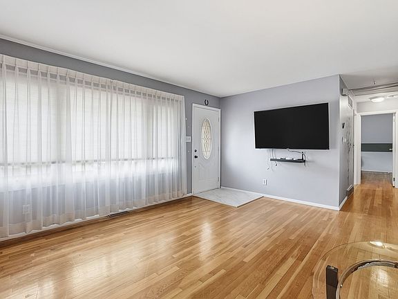 4th image of 18833 Park Ave