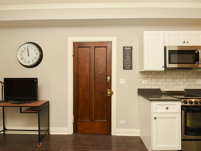 640 W Wrightwood Ave #802 — Photo 8