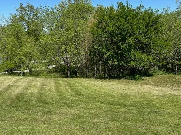 2057 Lake Cir, Carlisle, IA 50047