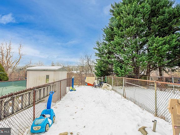 3rd image of 663 Summit St