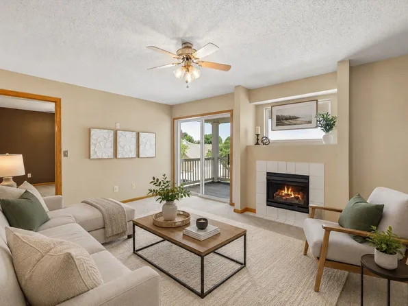 2153 NW 159th St Unit 60, Clive, IA 50325