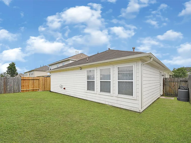9825 Hyacinth Way — Photo 22