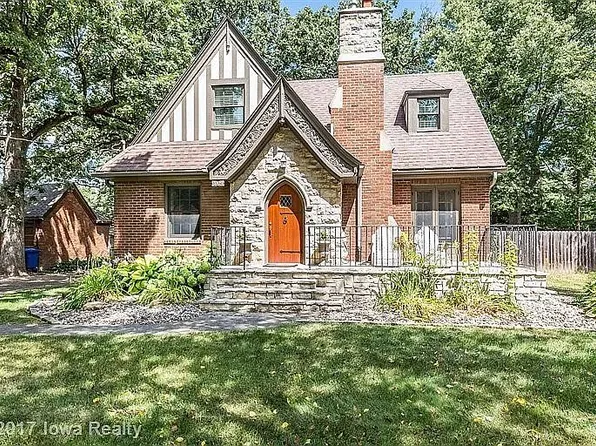 5921 N Waterbury Rd, Des Moines, IA 50312