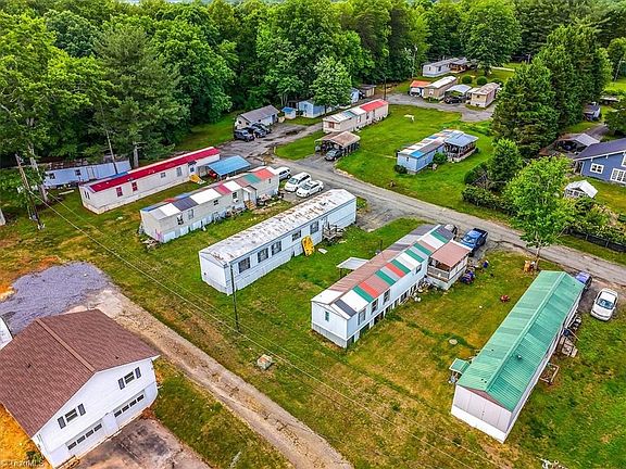 3rd image of 109 Sheets Park Ln