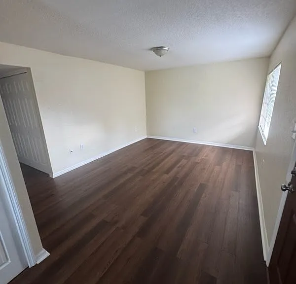 410 Meyer Ct — Photo 8