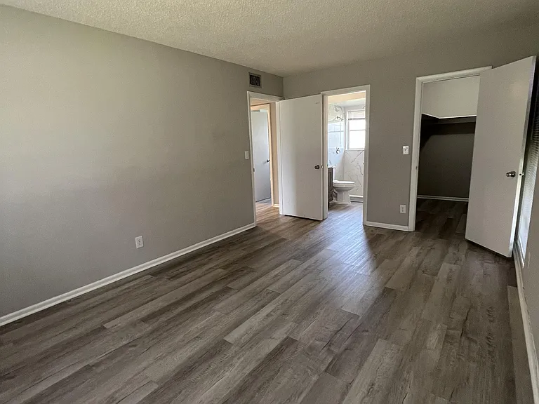 1920 W Lakeview Blvd #1 — Photo 4