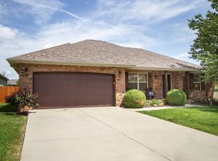 881 W Crestwood St, Nixa, MO 65714