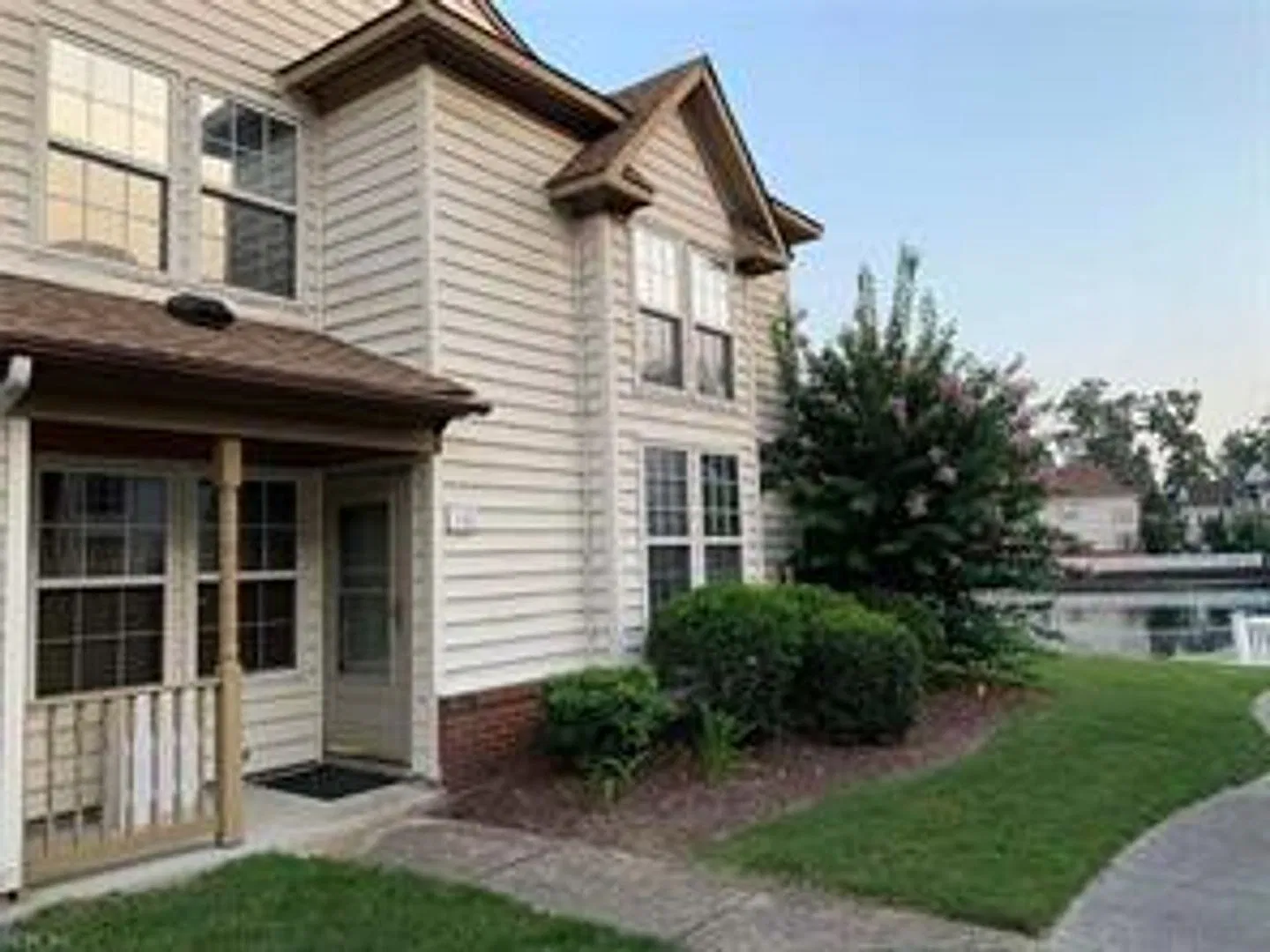 2 bed, 2.5 bath, 1729 sqft, $2,000 — Photo 1