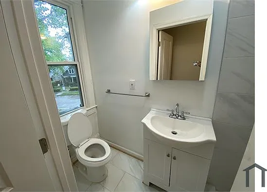 5208 Dix St NE — Photo 6