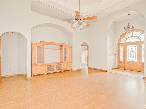 5th image of 906 Delta Dr