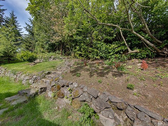 4th image of 7676 Camano Ct NW