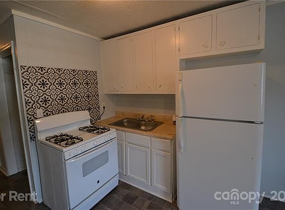 5th image of 1009 Plymouth St