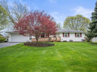 257 Old Meadow Dr, Rochester, NY 14626