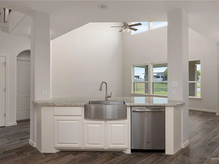 4628 Estancia Pkwy — Photo 14