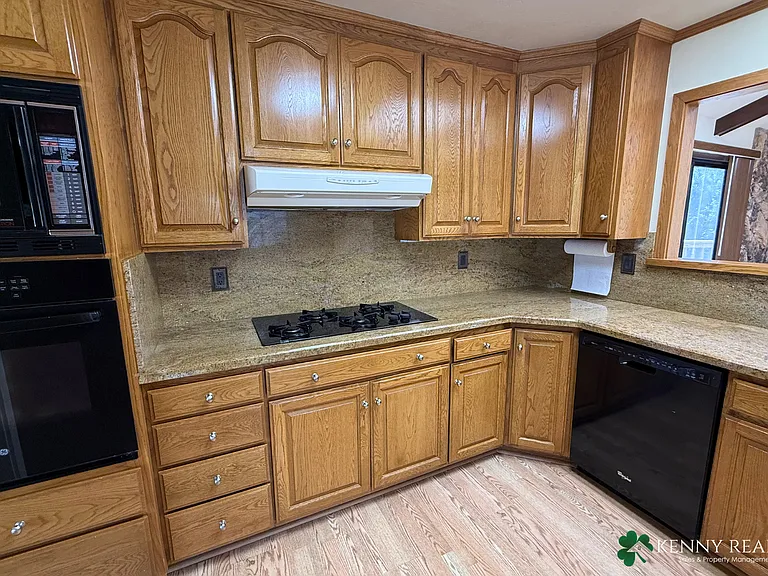 345 Granada Dr — Photo 7