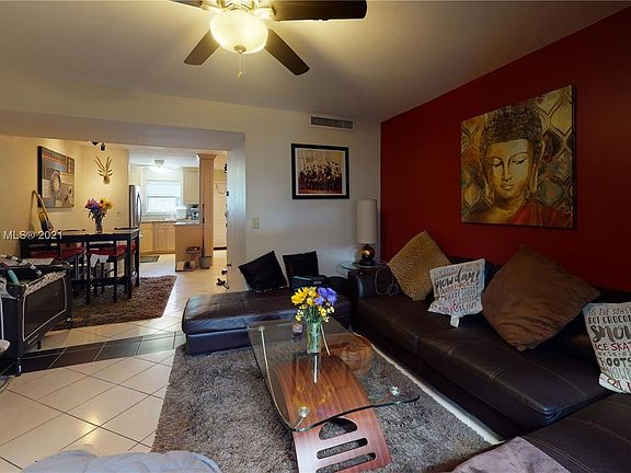 3rd image of 805 W Oakland Park Blvd APT D12