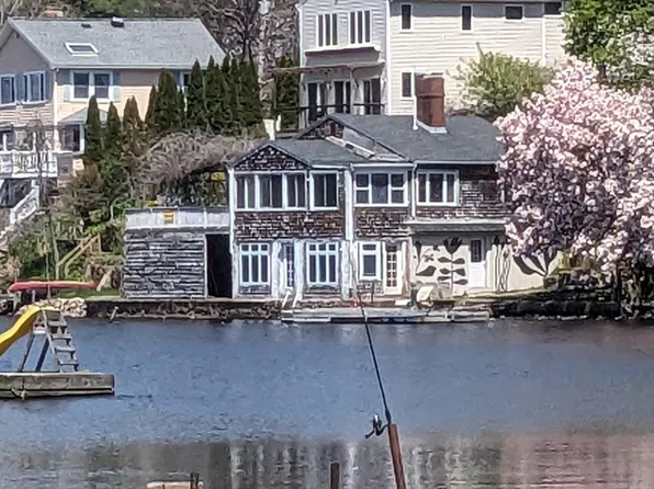 10 Coral Hill Rd, Essex, MA 01929