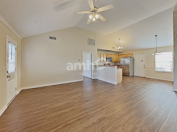 4th image of 1632 Saint Andrews Dr