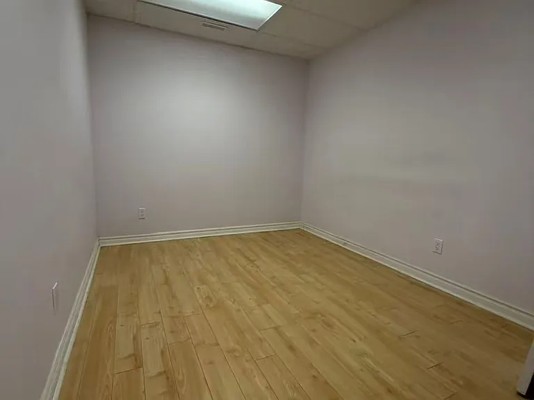 55 Fortune Cres #BASEMENT — Photo 11