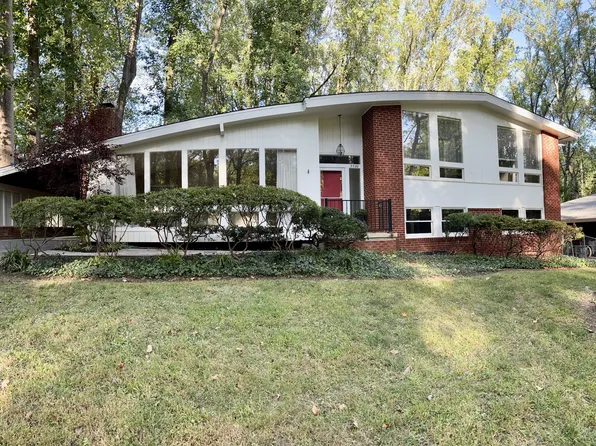 3720 Woodland Cir, Falls Church, VA 22041