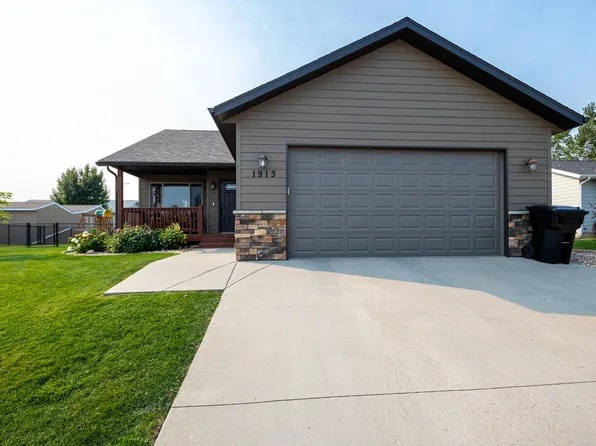 1913 Cascade Ct, Spearfish, SD 57783