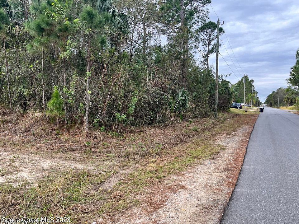 2nd image of 320 Titan Rd SE