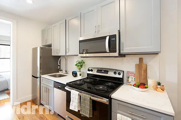 Rented by Mdrn Residential | media 4